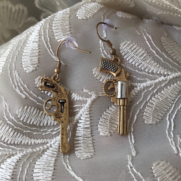 🏜️Revolver/Gun Earrings - Picture 3 of 4